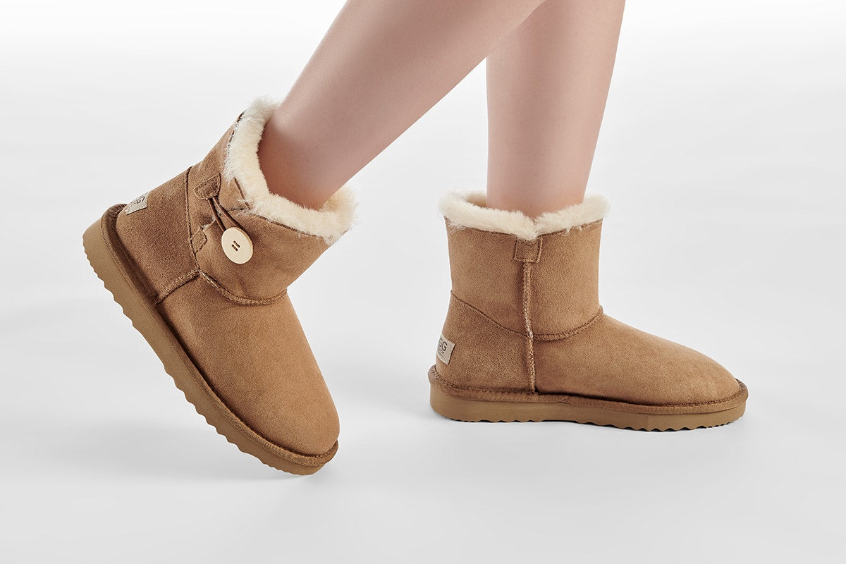 UGG Outback Australian Sheepskin Short Button Boot (Chestnut, Size 13M/14W US)