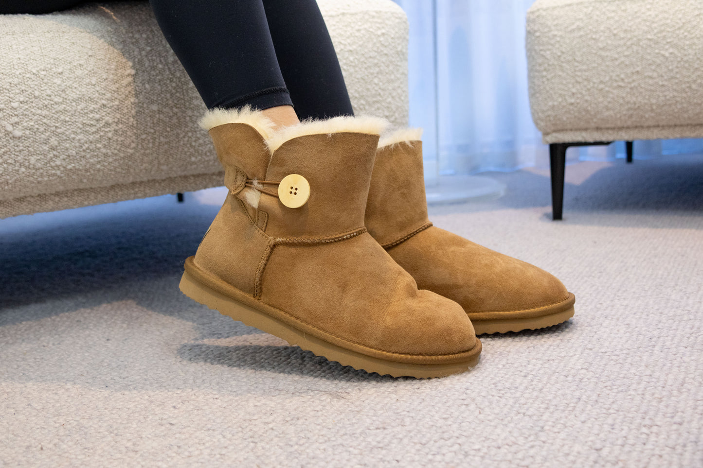 UGG Outback Australian Sheepskin Short Button Boot (Chestnut, Size 13M/14W US)