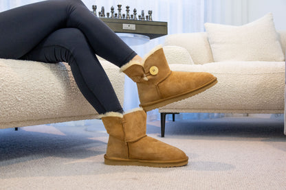 UGG Outback Australian Sheepskin Short Button Boot (Chestnut, Size 13M/14W US)