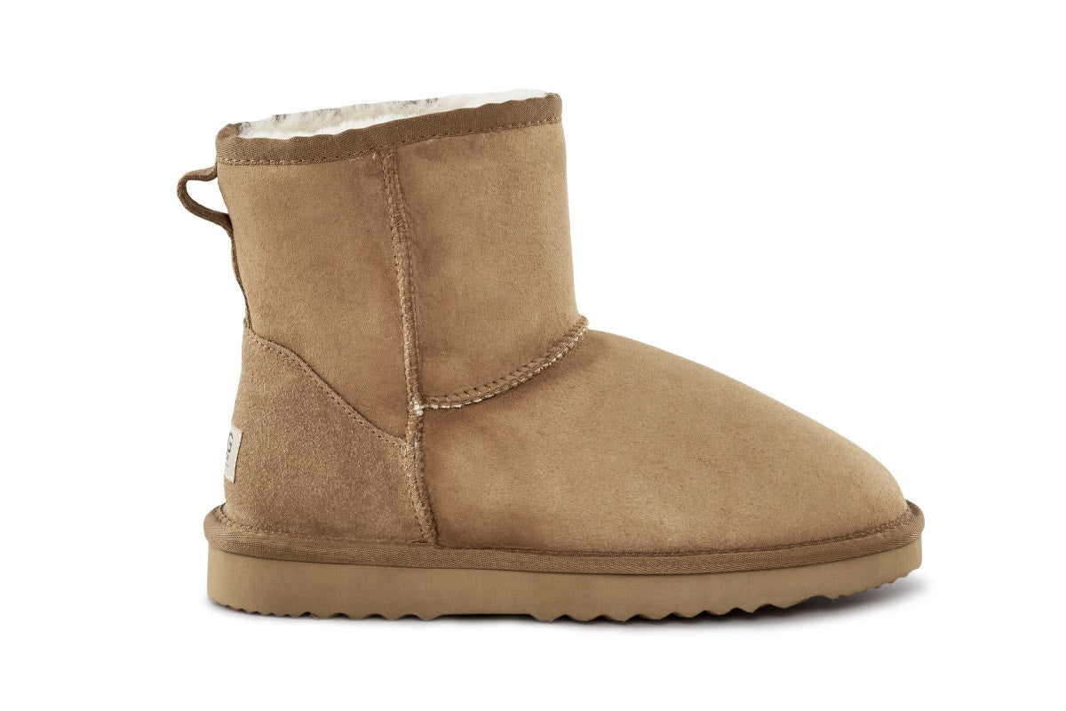 UGG Outback Premium Double Face Sheepskin Short Classic Boot (Chestnut, Size 6M/7W US)