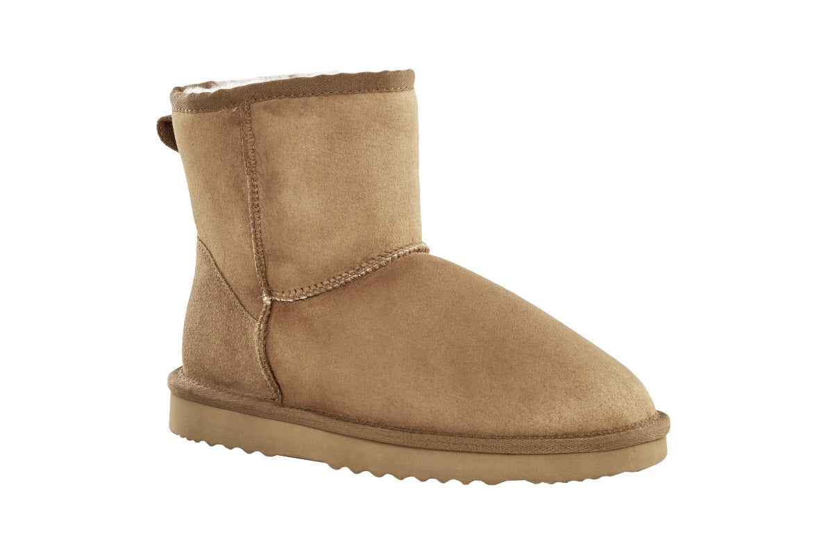 UGG Outback Premium Double Face Sheepskin Short Classic Boot (Chestnut, Size 6M/7W US)