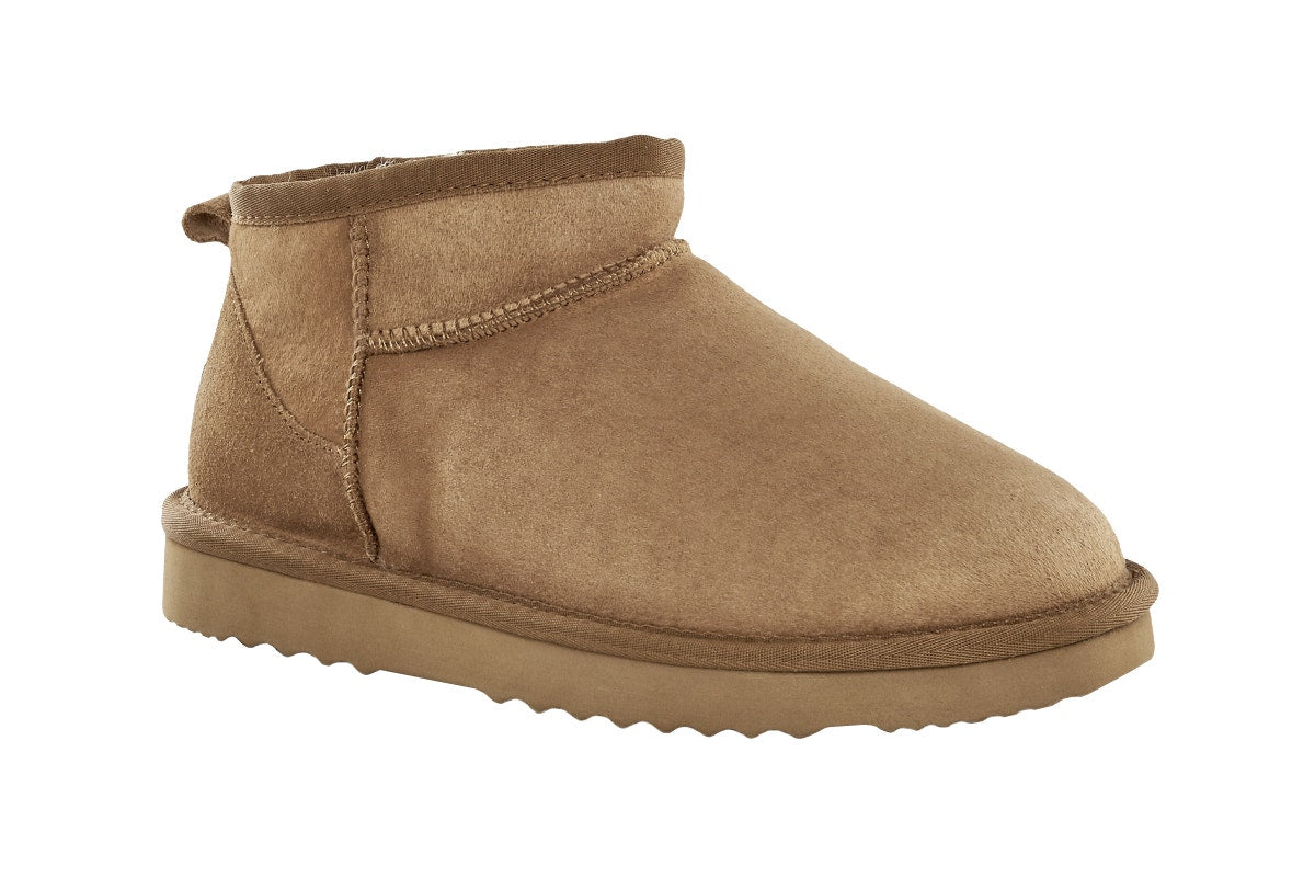 UGG Outback Premium Sheepskin Ultra Mini Boot  - Chestnut; Size 8M/9W US)