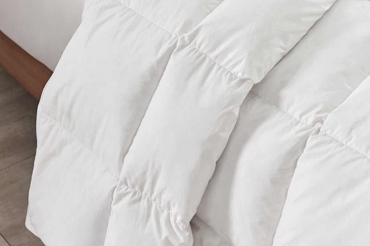 Ovela All Seasons Duck Down and Feather Quilt (Single)