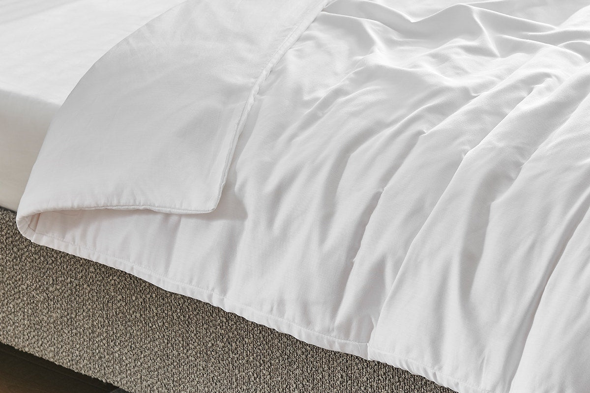 Ovela 1200TC Cotton Quilt Cover Set  - White; Single)