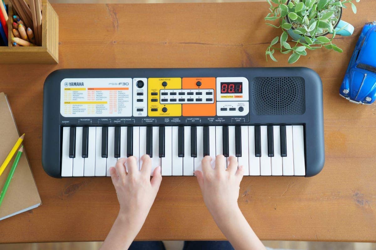 Yamaha Portable Keyboard (PSS-F30)