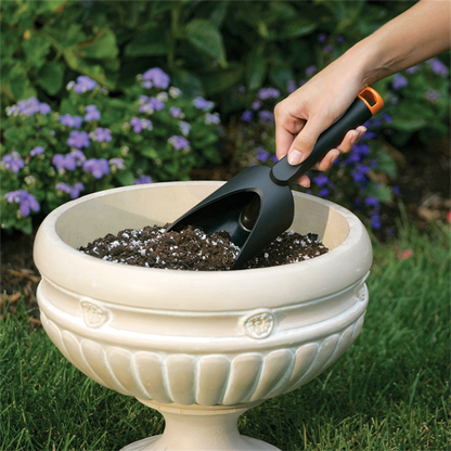 Fiskars Nyglass Potting Scoop - 100mm - Durable Nyglass - Ergonomic Design