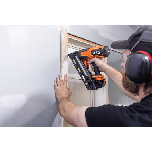 AEG 18V F-RAPID 15GA DA Angled Brad Nailer Kit - 5Ah Battery - 162mm x 600mm x 317mm – view 2