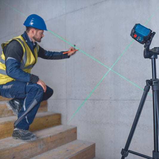 Bosch Professional Green Crossline Laser 06010653K0 - Compact - 110mm x 84mm x 195mm - Green Laser Technology - IP 55 Rated – view 2 - Auzzistore