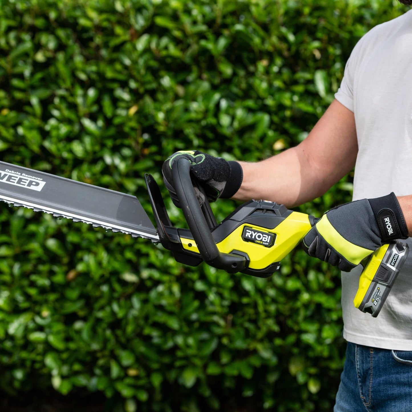 Ryobi One+ 18V Brushless Cordless Hedge Trimmer 55cm, Dual Action Blades, Anti-Jam Tech