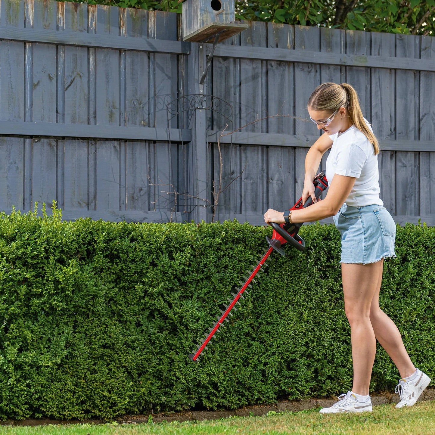 Ozito 18V Brushless Hedge Trimmer 610mm, Dual-Speed, Anti-Blocking Blades, Skin Only