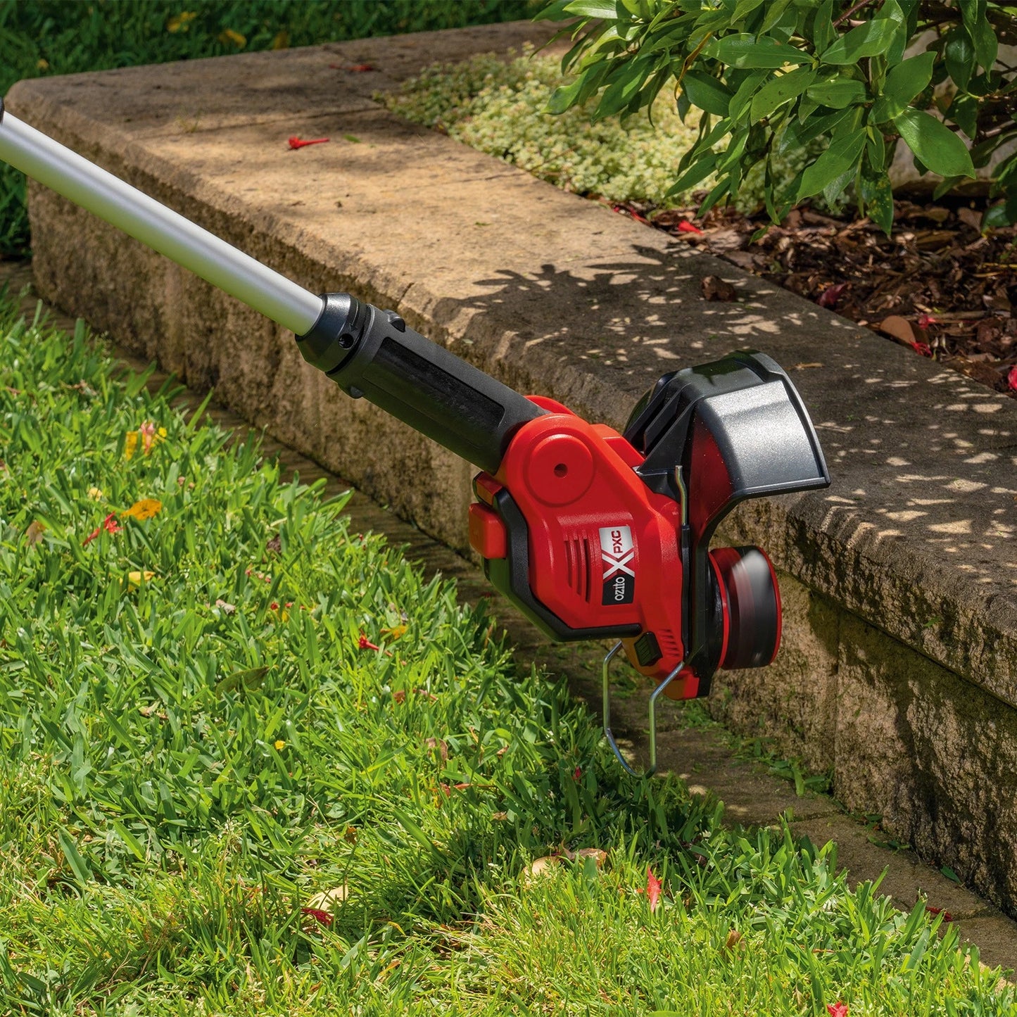 Ozito PXC 18V Cordless Line Trimmer Kit 280mm with Adjustable Head & Telescopic Shaft