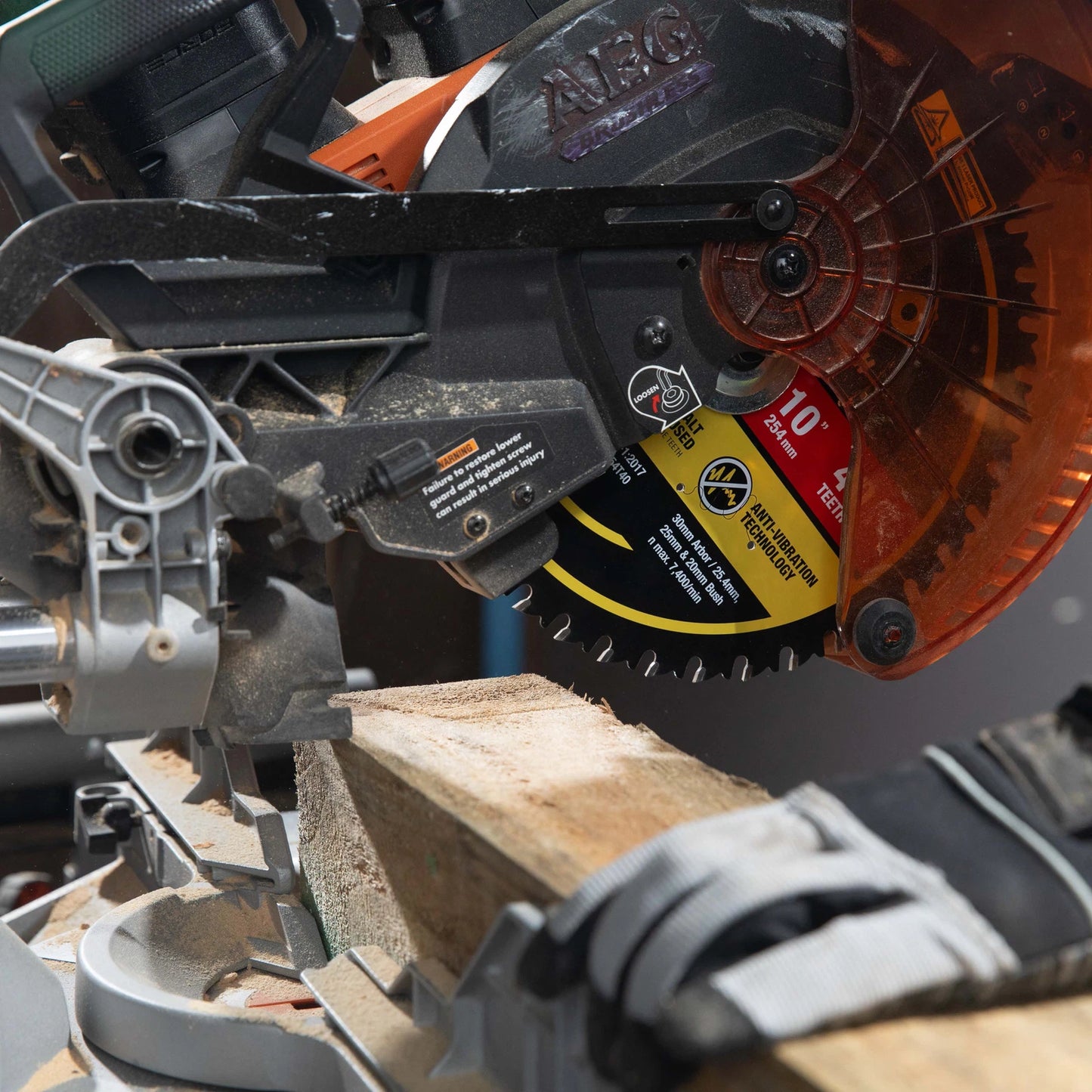 Kango 254mm 40T Mitre Saw Blade, Cobalt Teeth, Anti-Stick Coating, Thin Kerf Design