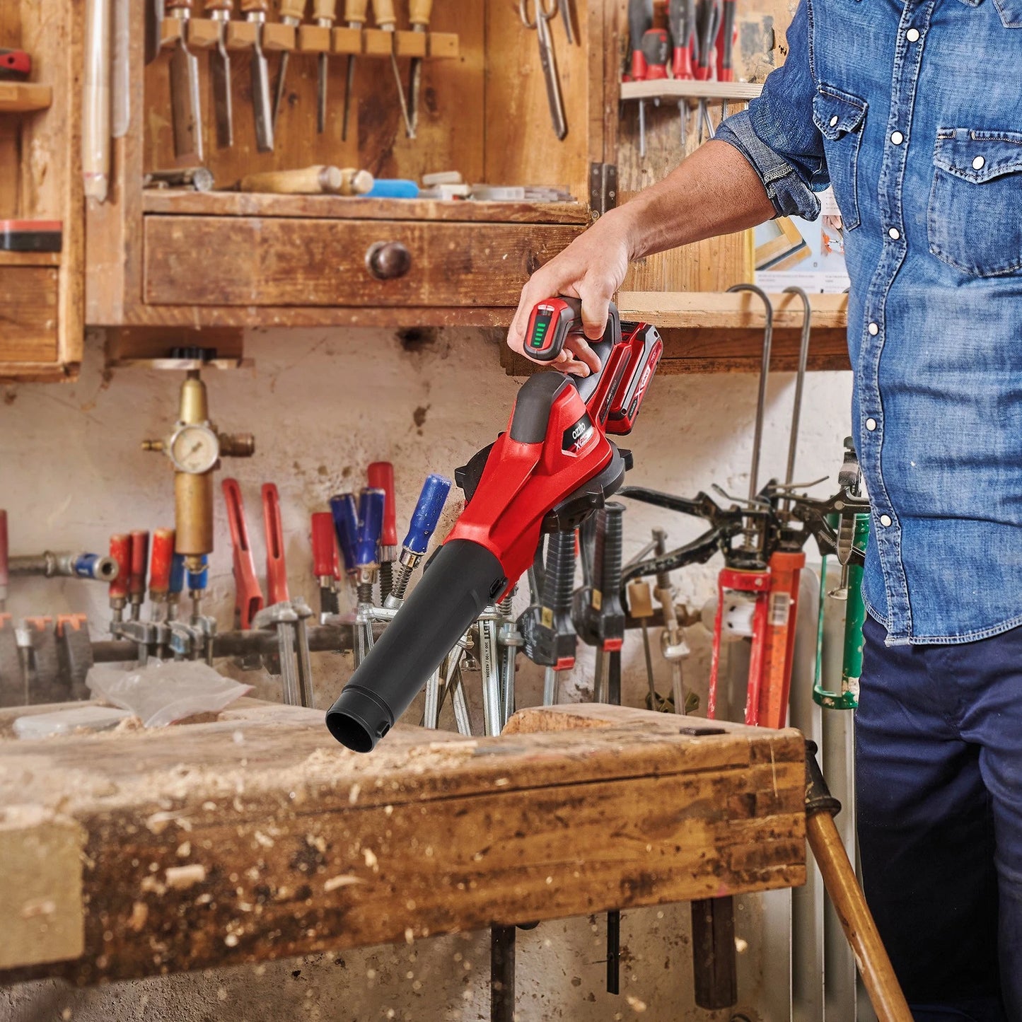 Ozito PXC 18V Cordless Blower Kit 4.0Ah, Variable Speed, 250 km/h, Battery & Charger Included