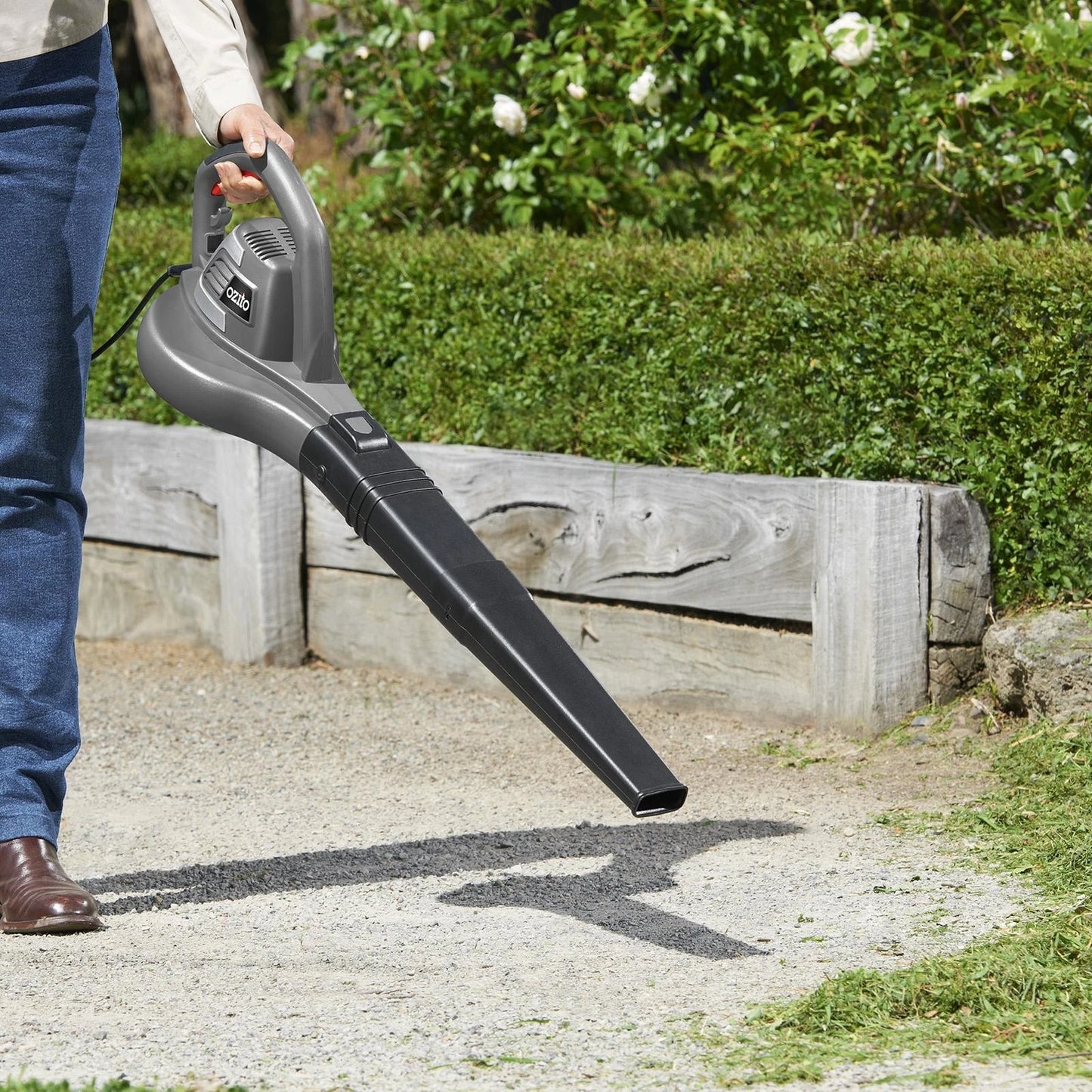 Ozito 1800W Corded Blower, 320 km/hr Airspeed, Lightweight & Ergonomic Design