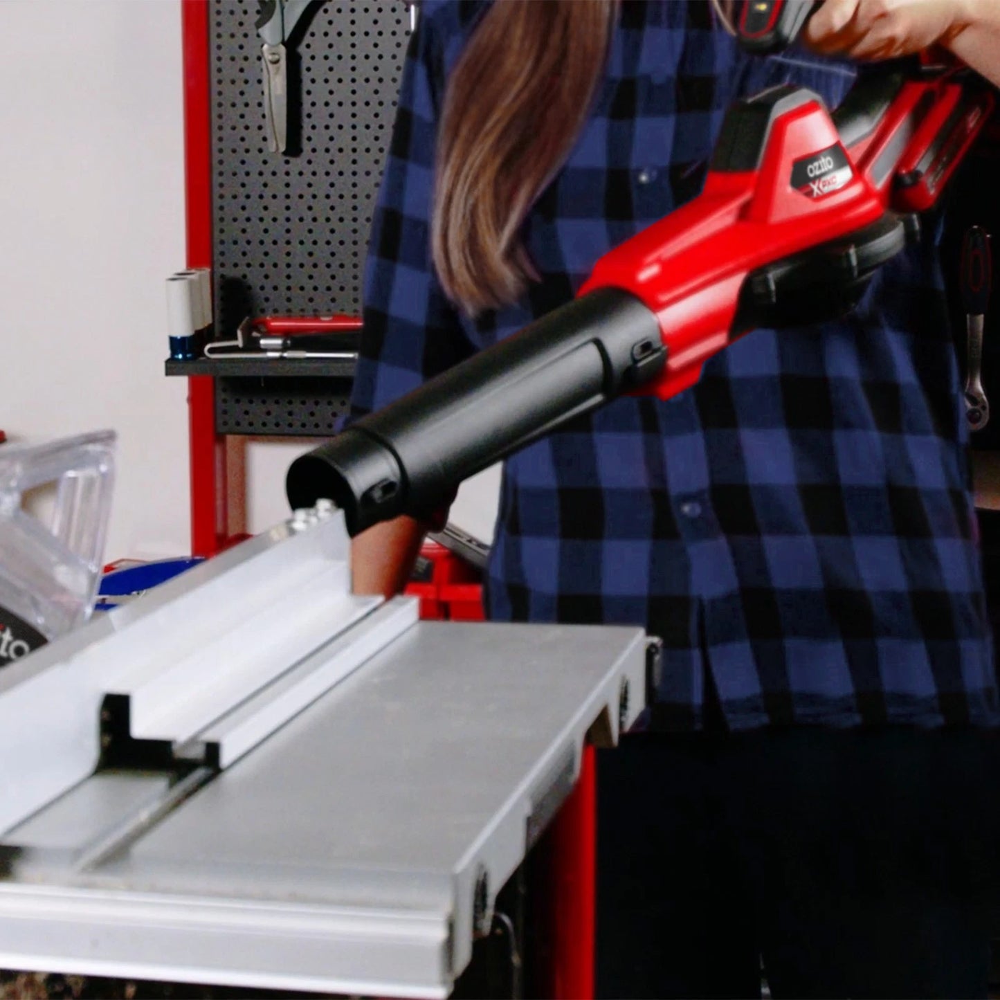 Ozito PXC 18V Cordless Blower Kit 4.0Ah, Variable Speed, 250 km/h, Battery & Charger Included