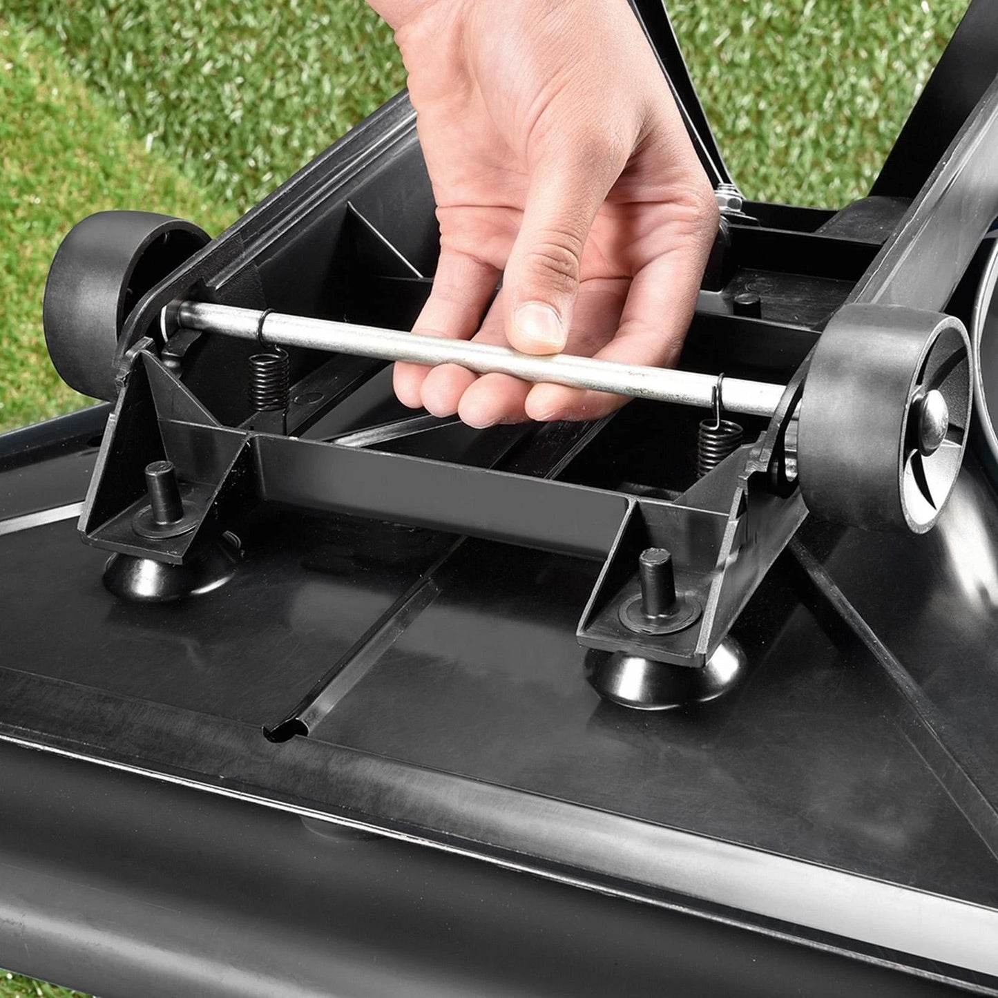 Ozito 1600W Corded Garden Vacuum, 10:1 Mulching, 25L Bag, Lightweight, 529 CFM