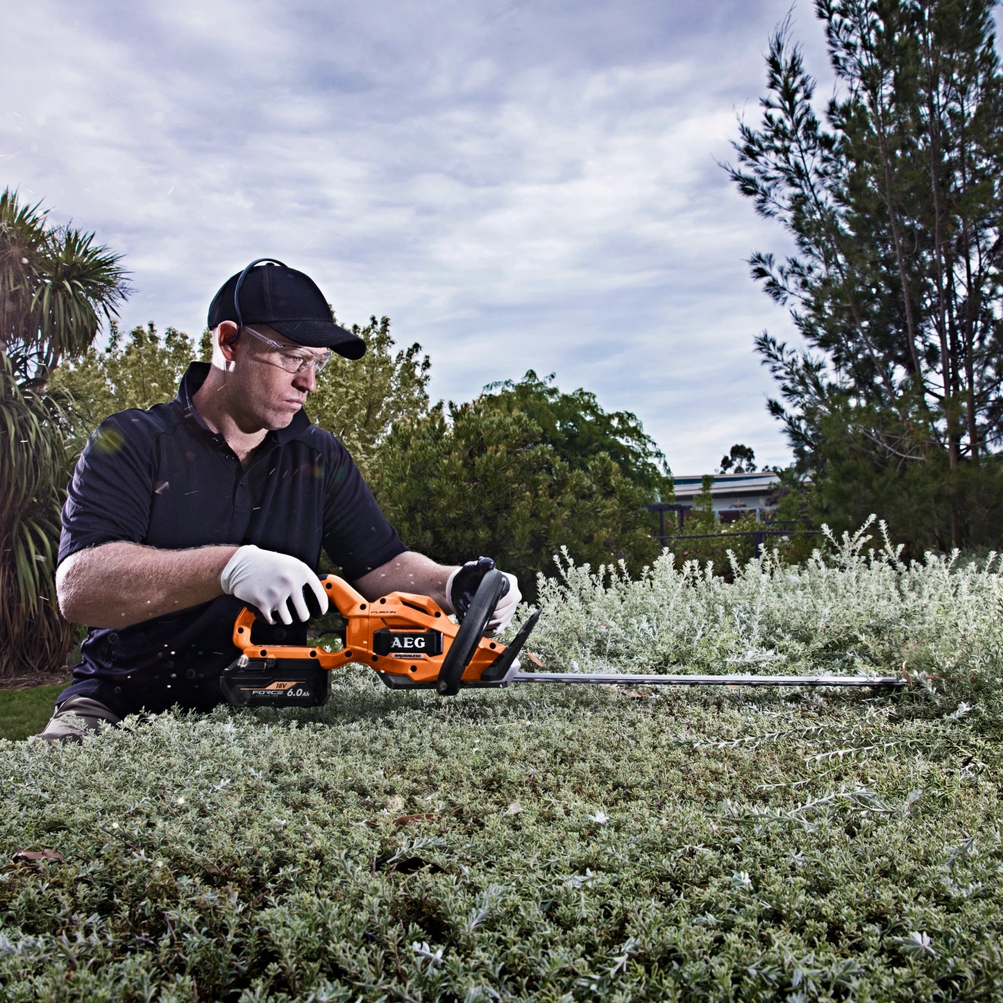 AEG 18V Fusion Hedge Trimmer 550mm 4.0Ah Battery Kit Brushless Motor