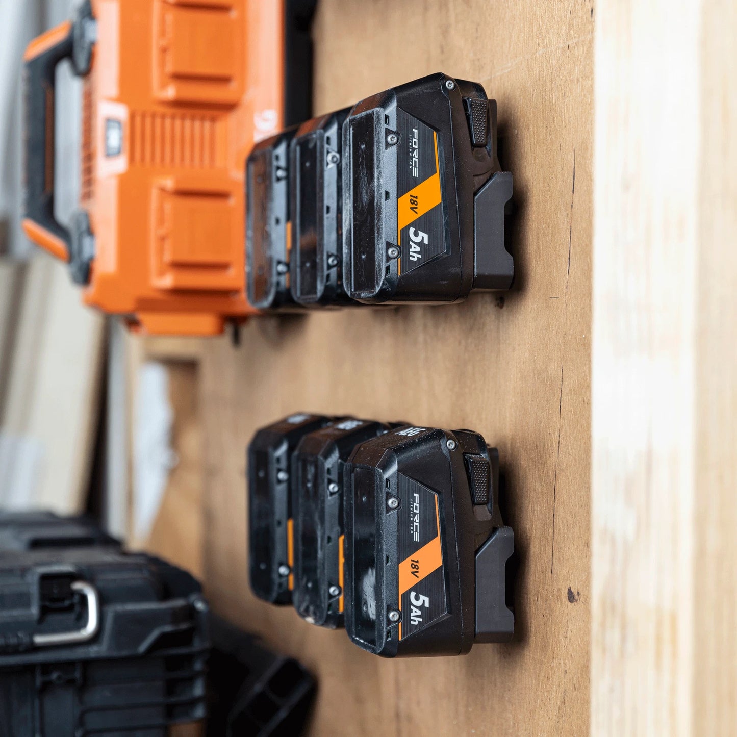 AEG 3 Port 18V Battery Holder, Holds 3 Batteries, High-Impact Resin, Wall/Cart Mountable