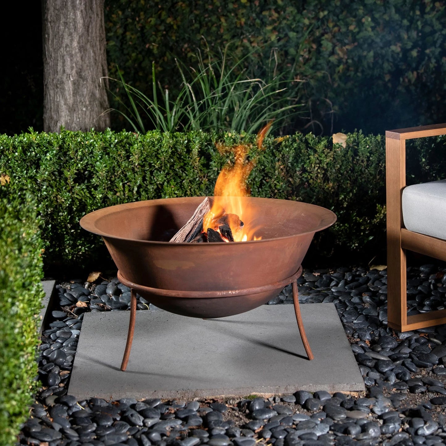 Jumbuck Rustic Iron Fire Bowl with Stand, 76cm, Durable Cast Iron, Outdoor Use