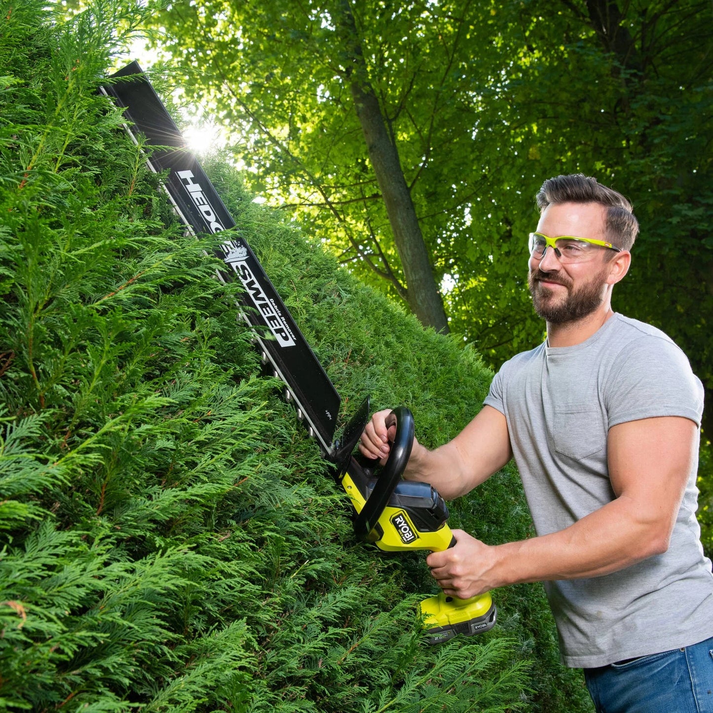 Ryobi One+ 18V Brushless Cordless Hedge Trimmer 55cm, Dual Action Blades, Anti-Jam Tech