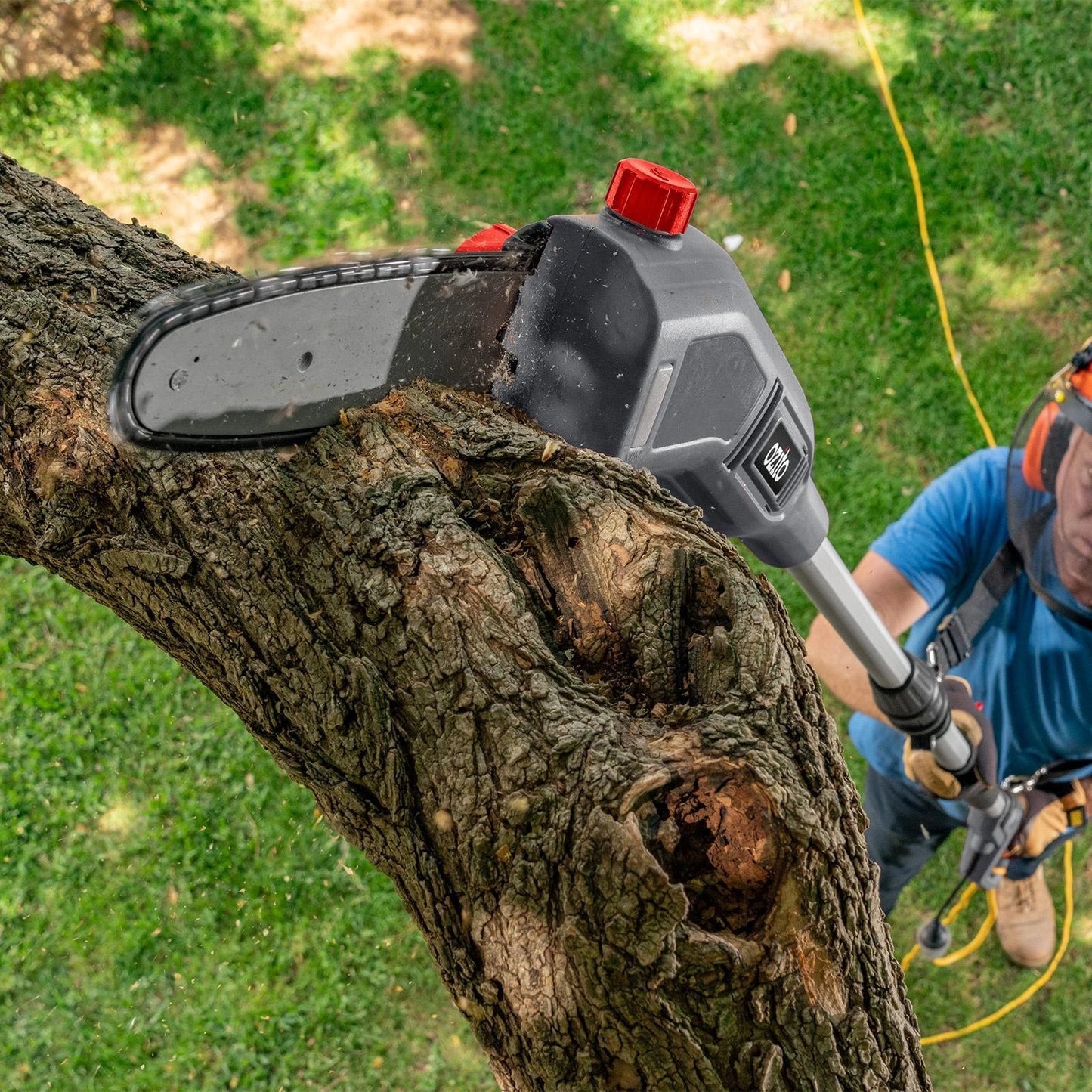 Ozito 750W Electric Pole Pruner, 200mm Bar, Telescopic, Automatic Oiling