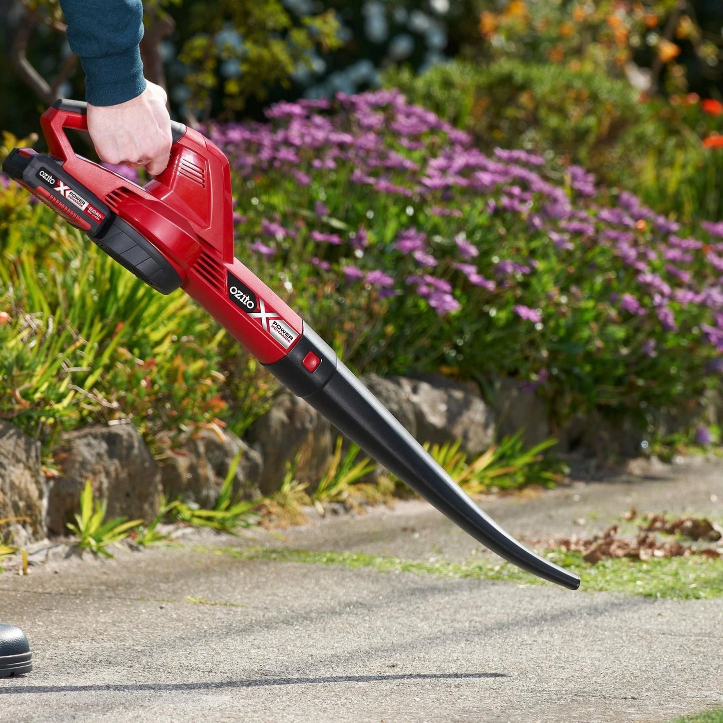 Ozito PXC 18V Cordless Blower Kit, 210 km/h Air Speed, Lightweight, Battery & Charger Included