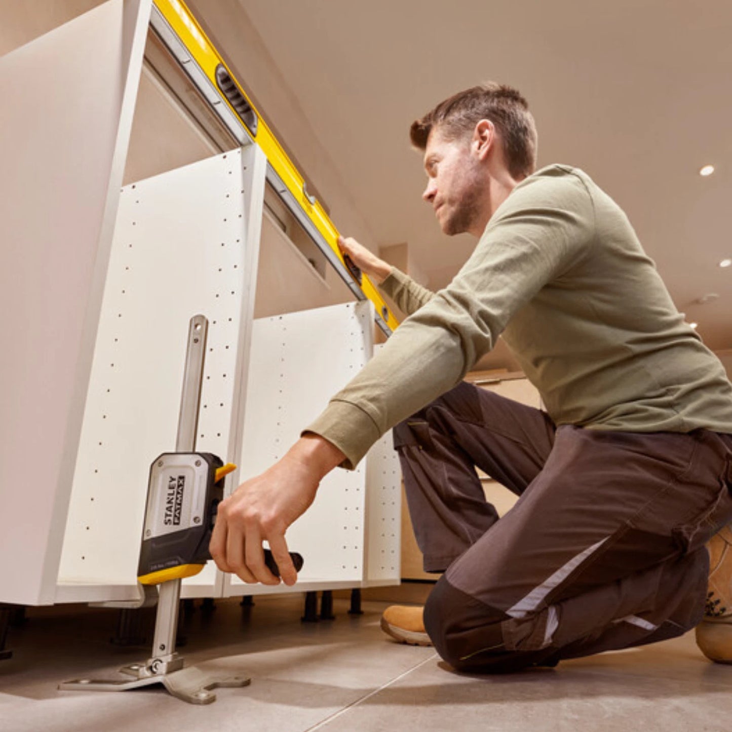 Stanley FatMax Tradelift Heavy-Duty Handheld Lifting Tool, 150kg Capacity, One-Person Operation