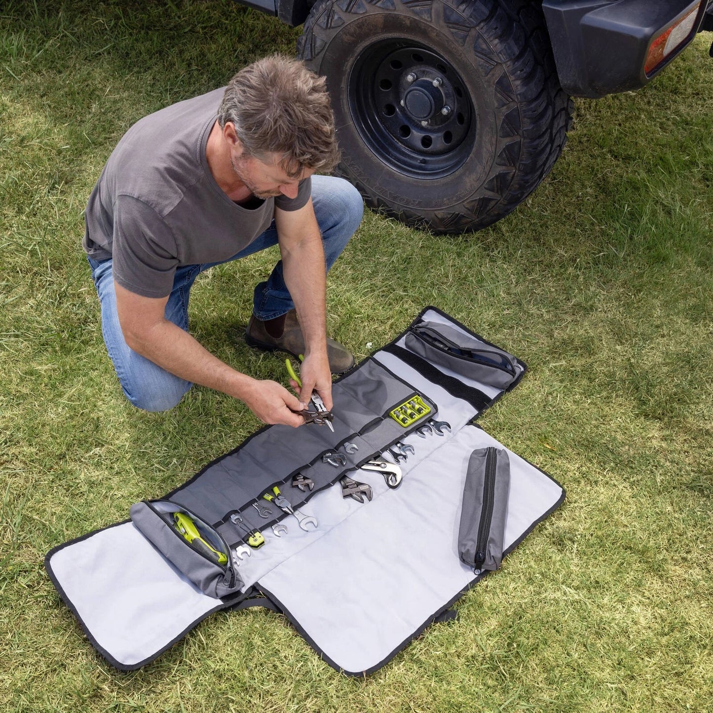 Ryobi Traxx Canvas Tool Roll with Dividers, Removable Zip Pockets, Durable 410gsm Canvas