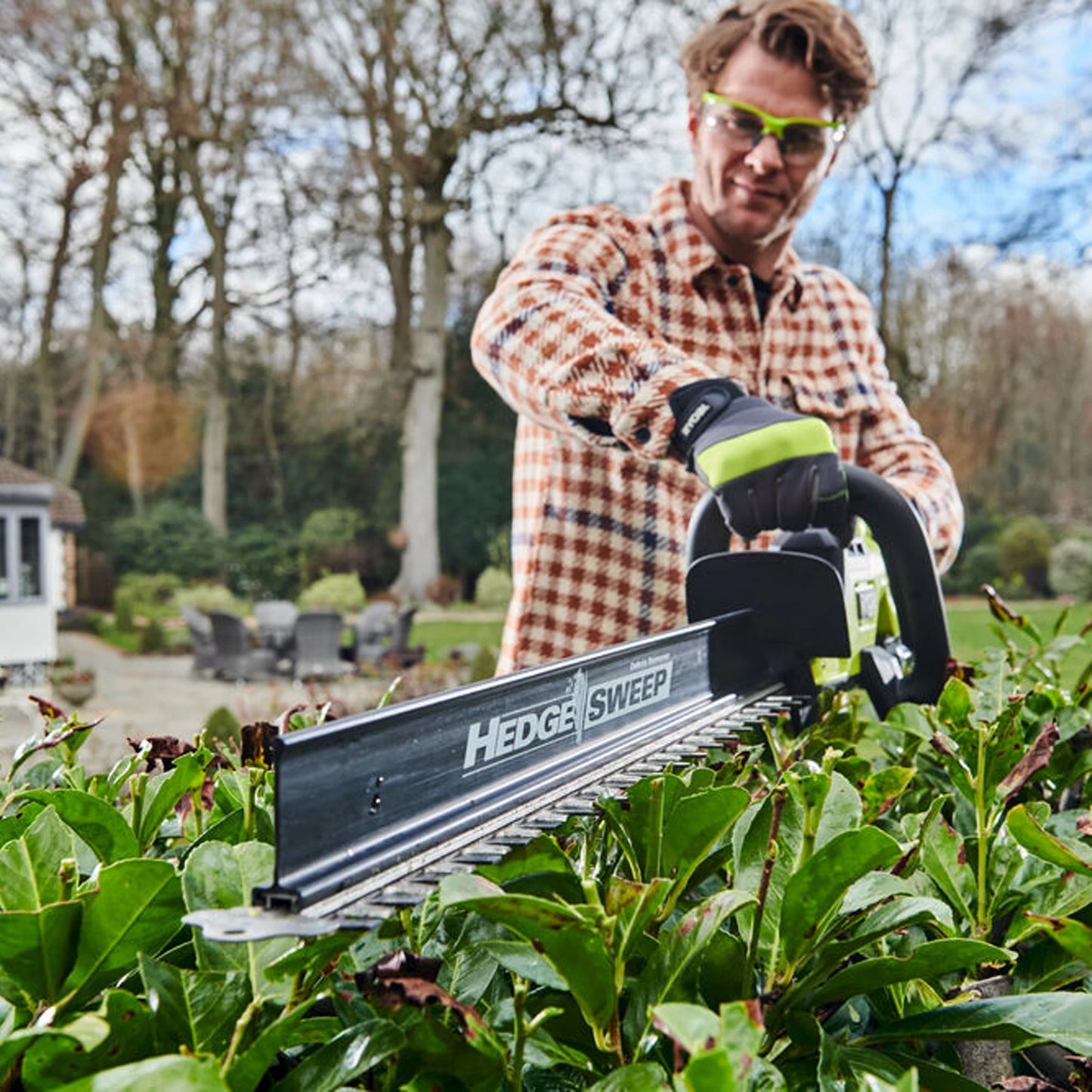 Ryobi 36V Brushless Cordless Hedge Trimmer 65cm, Anti-Jam, Dual-Action Blades