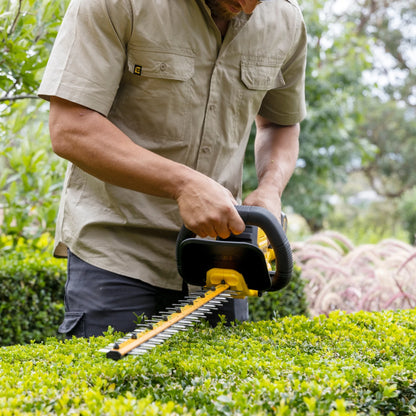 DeWALT 54V 6Ah Cordless Hedge Trimmer Kit, 660mm Blade, 31mm Cut Capacity