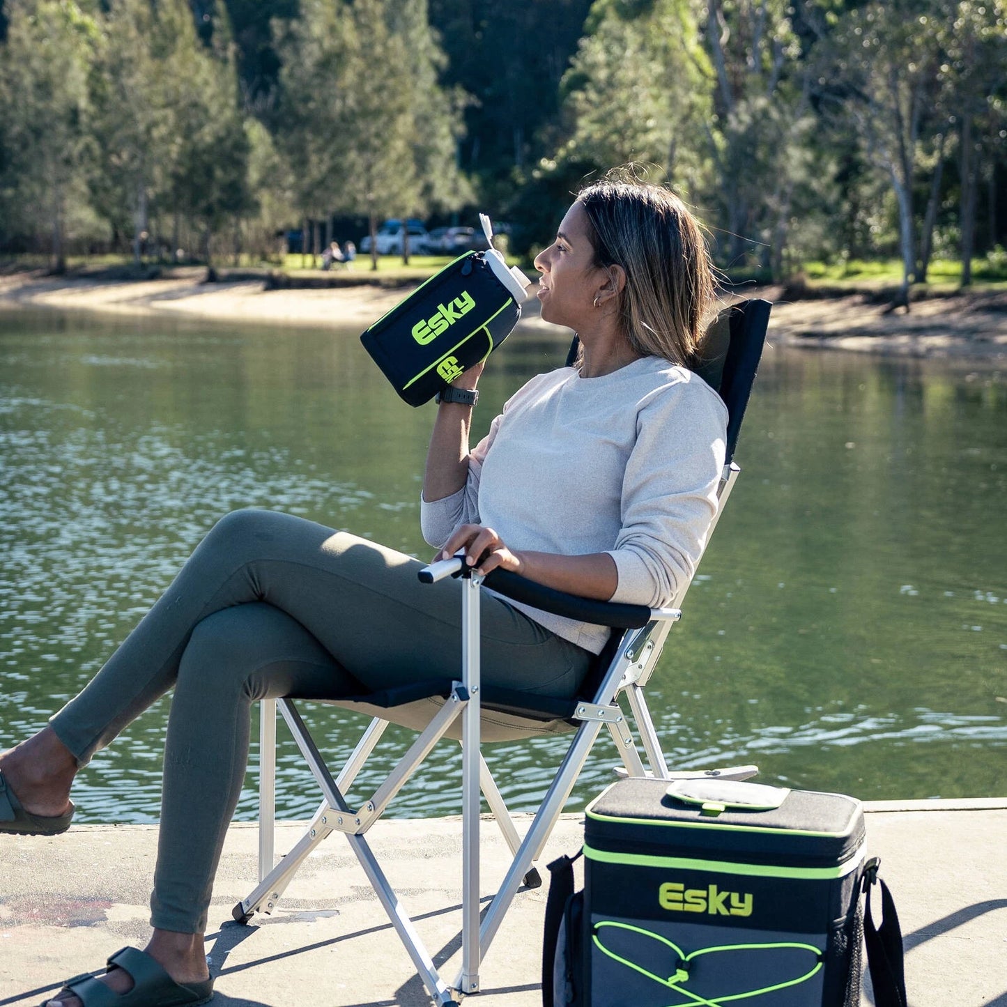 Esky 2.5L Hybrid Cooler Jug - Leak-Proof, Superior Insulation, Portable Design