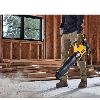 DeWALT 18V XR Brushless Axial Blower Kit 5.0Ah, 450 CFM, 200 km/h, Quiet Operation