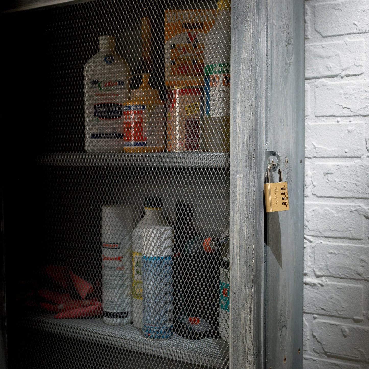 Master Lock 40mm Brass Combination Padlock, Keyless, Durable, Cut-Resistant Shackle