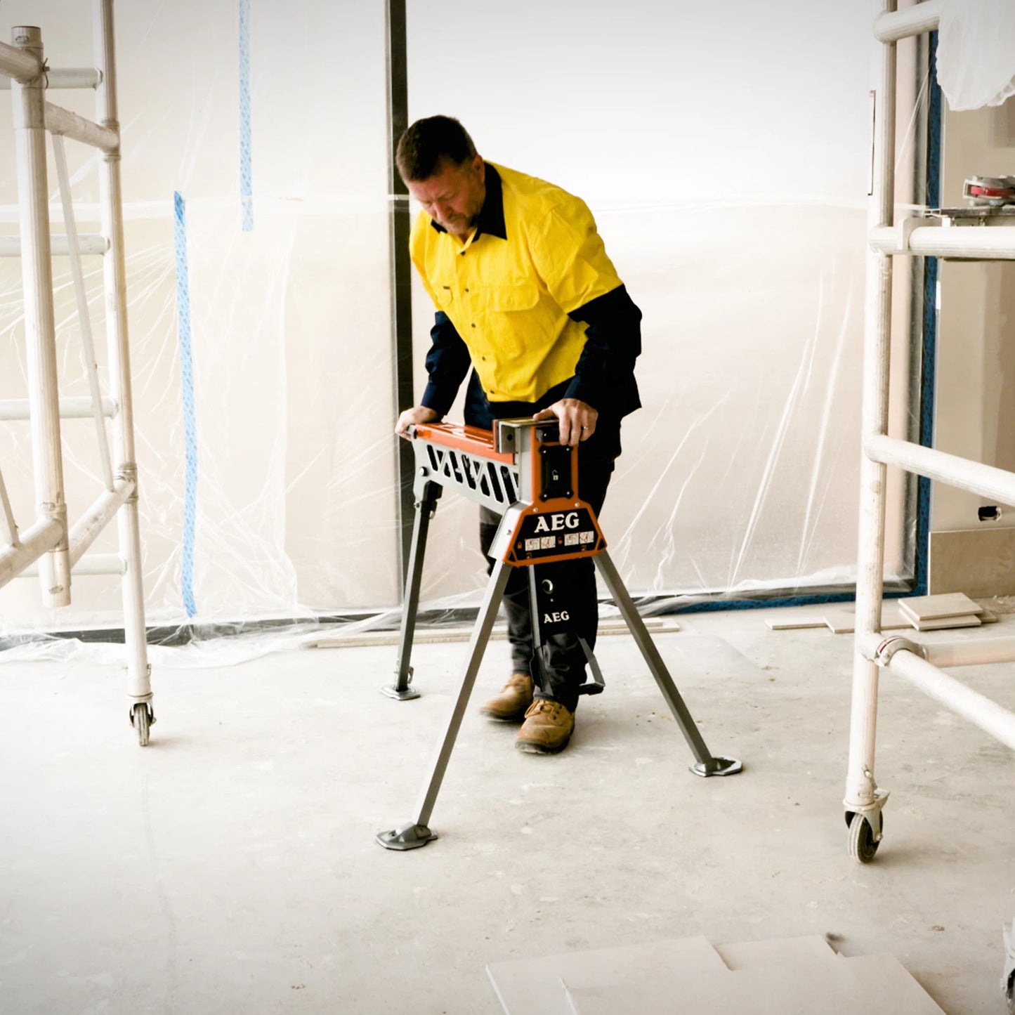 AEG Super Clamp - Heavy-Duty 1-Ton Clamping Force, 940mm Capacity, Steel Construction