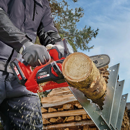 Ozito PXC 18V Brushless Chainsaw Kit, 200mm Bar, 2.5Ah Battery, Ergonomic Design