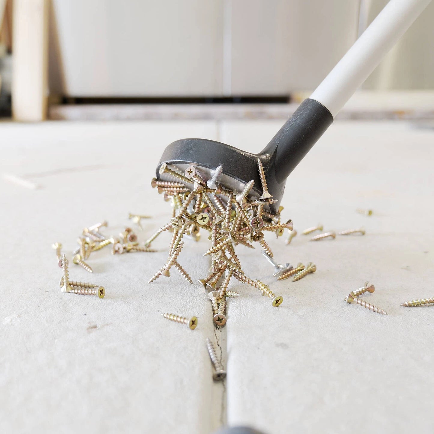 Everhang Telescopic Pick Up Tool 685-1000mm Adjustable Handle, Safe Metal Retrieval