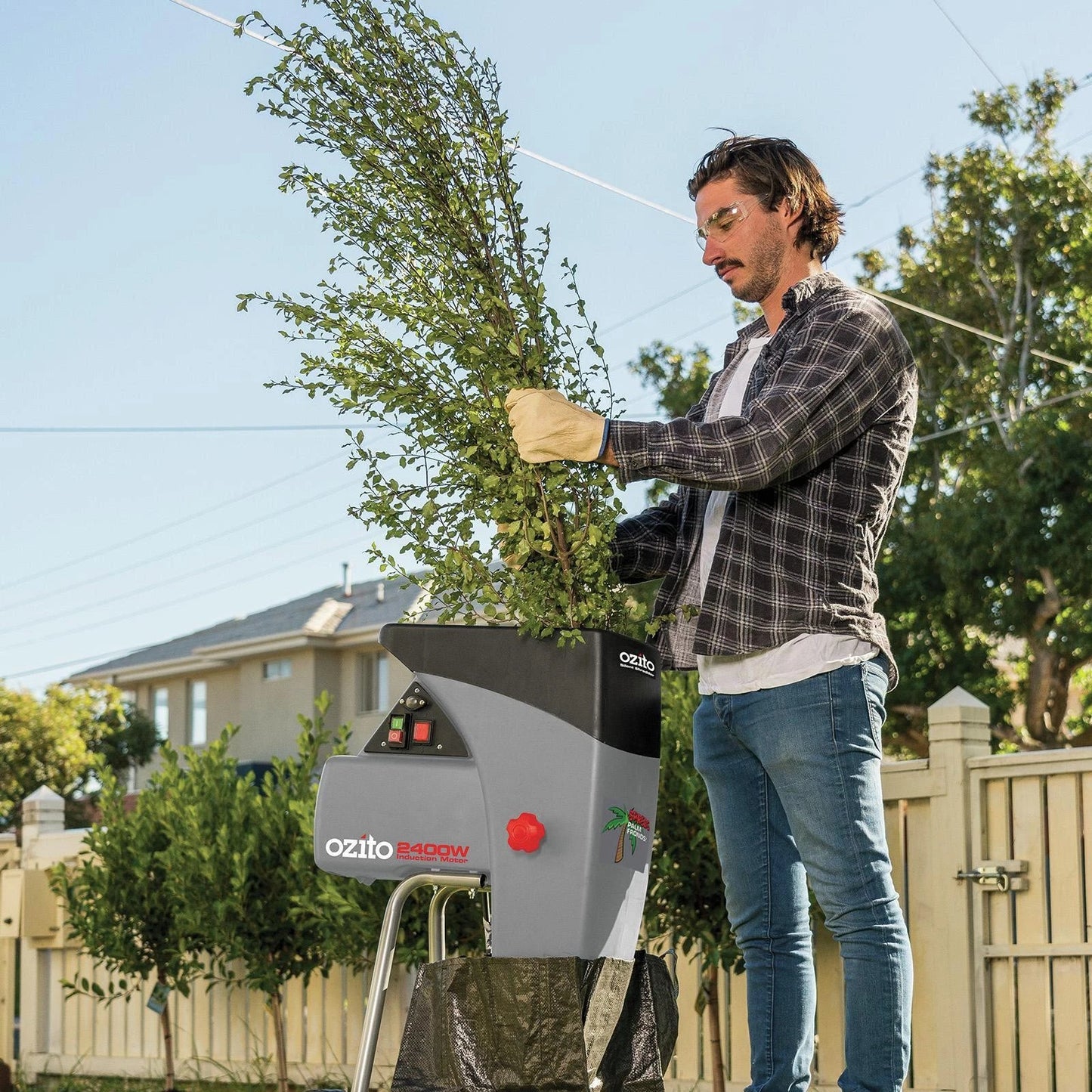 Ozito 2400W Silent Garden Shredder, 40mm Capacity, Self-Feeding, 93dB Noise Level