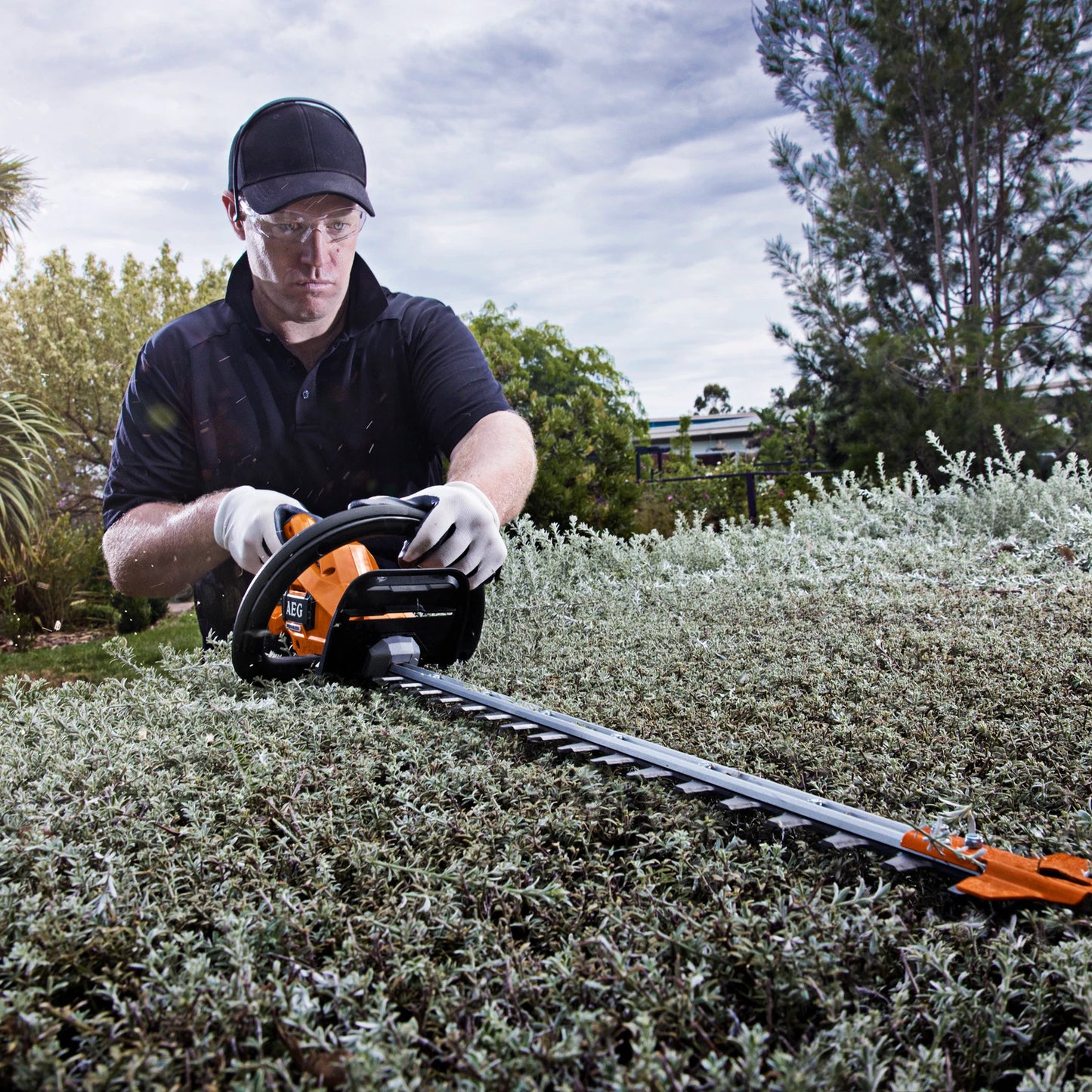 AEG 18V Fusion Hedge Trimmer 550mm 4.0Ah Battery Kit Brushless Motor