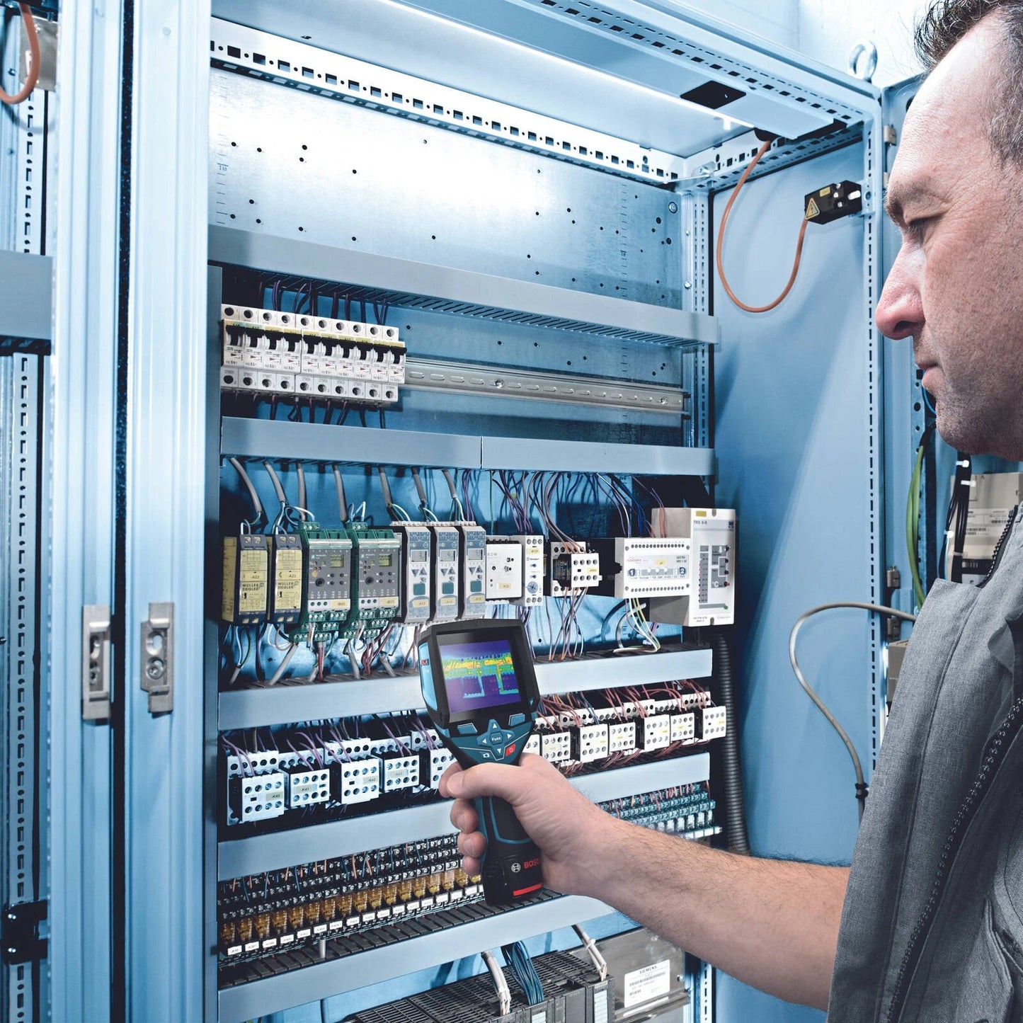 Bosch Professional Thermal Camera GTC 400 C - High-Resolution, Dual Power, App Integration