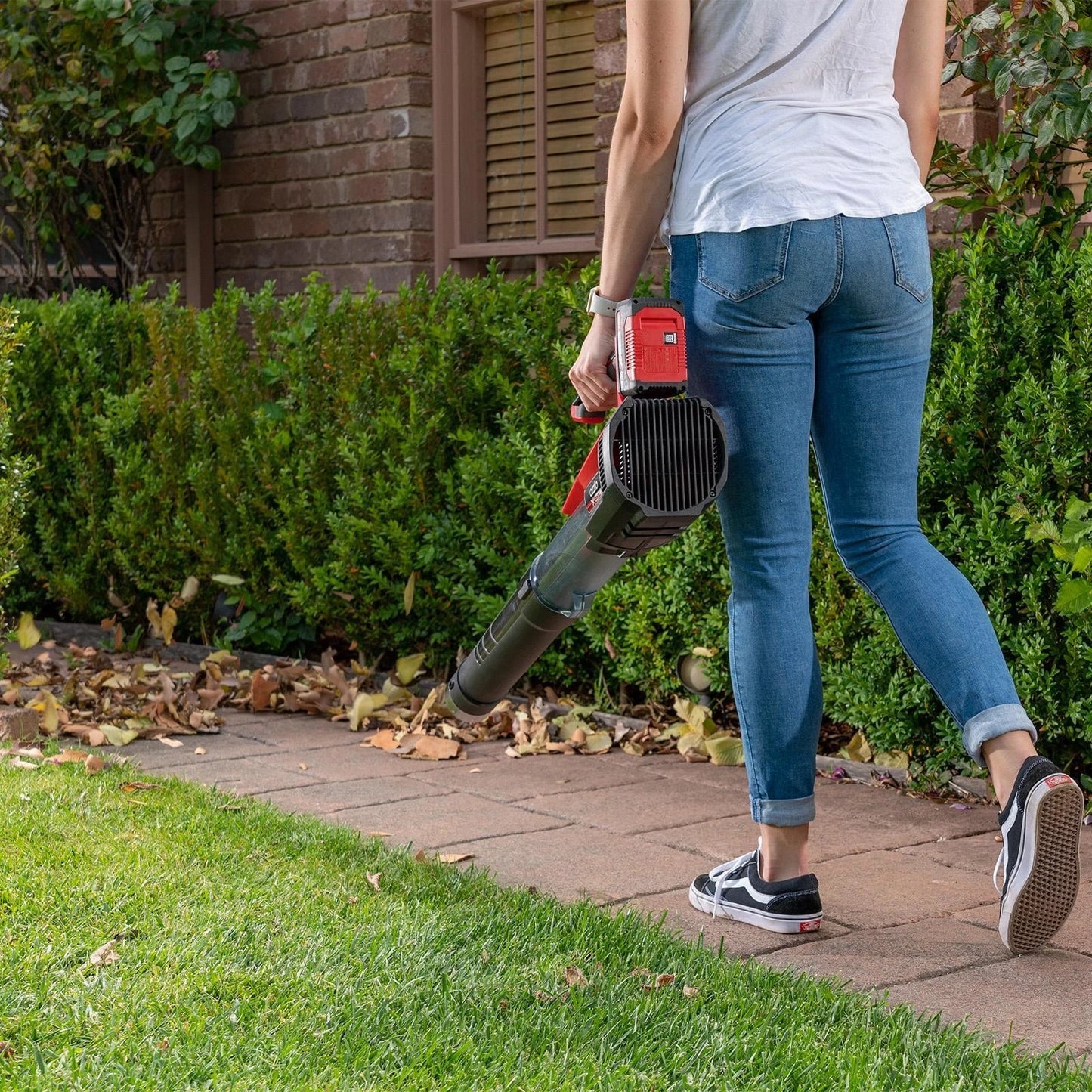 Ozito 18V Brushless Jet Blower Kit, Cordless, High Airflow, Turbo Boost, Ergonomic Design